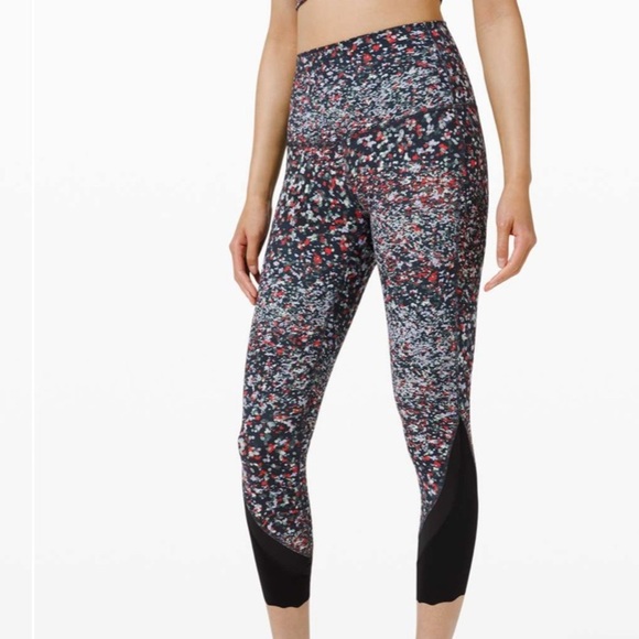 lululemon athletica Pants - Lululemon•Wunder Under High Rise Crop 23”•Scallop•Luxtreme•Water Blossom Multi